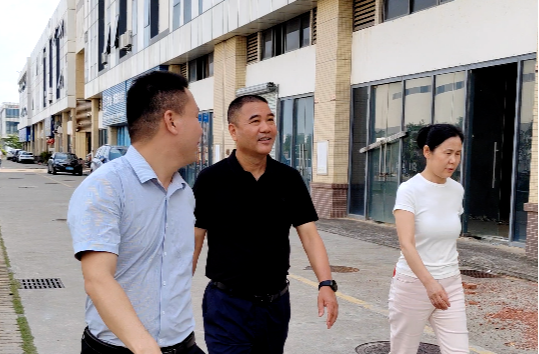 麻章区科工贸和信息化局吴晓捷局长莅临荣匠调研指导！ 荣匠科技